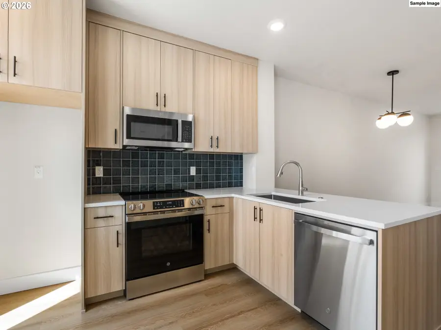 7564 SW 31st Ave, Portland, OR 97219 - #2