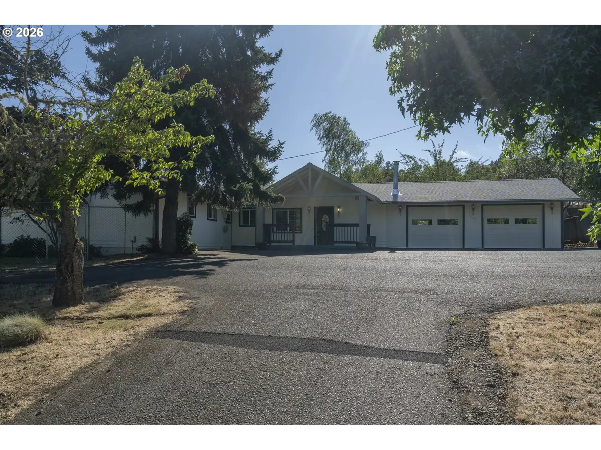 302 Arcadia Dr, Roseburg, OR 97471 - #1