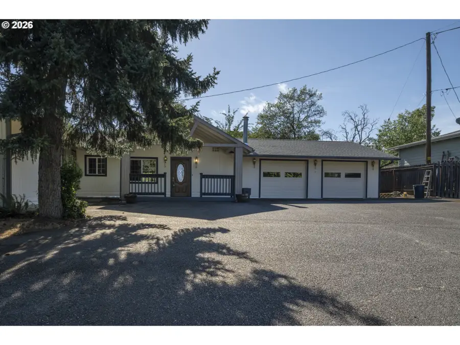 302 Arcadia Dr, Roseburg, OR 97471 - #2