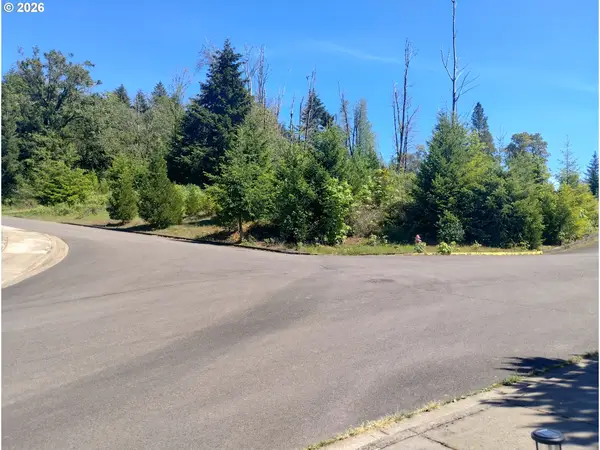 48522 Six Point Dr, Oakridge, OR 97463