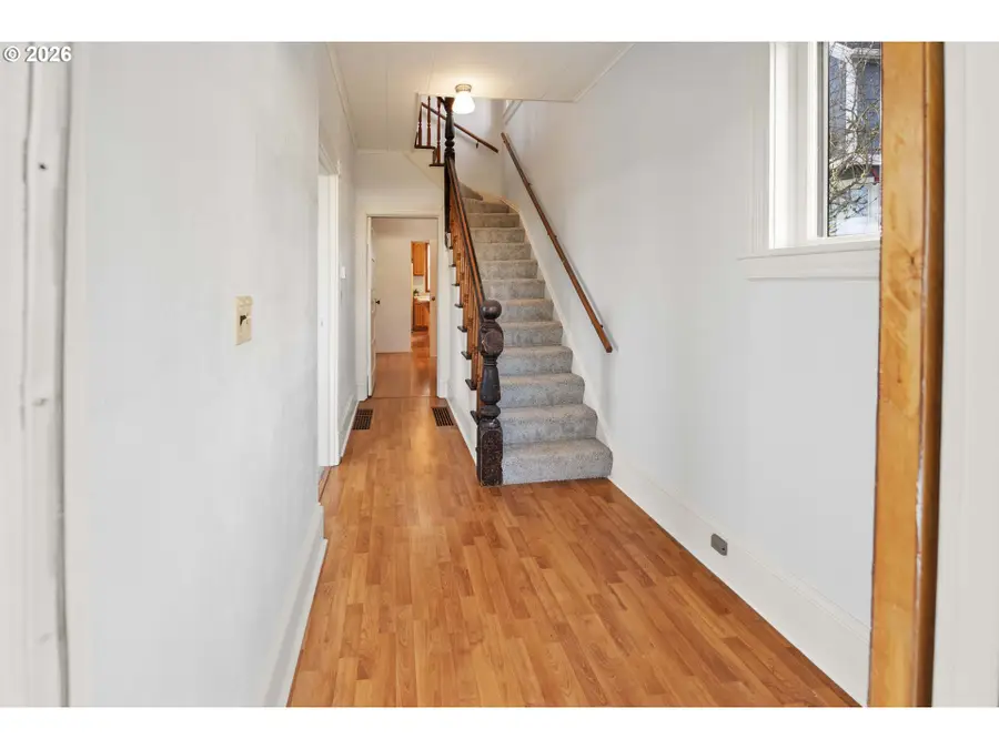 708 33rd St, Astoria, OR 97103 - #2