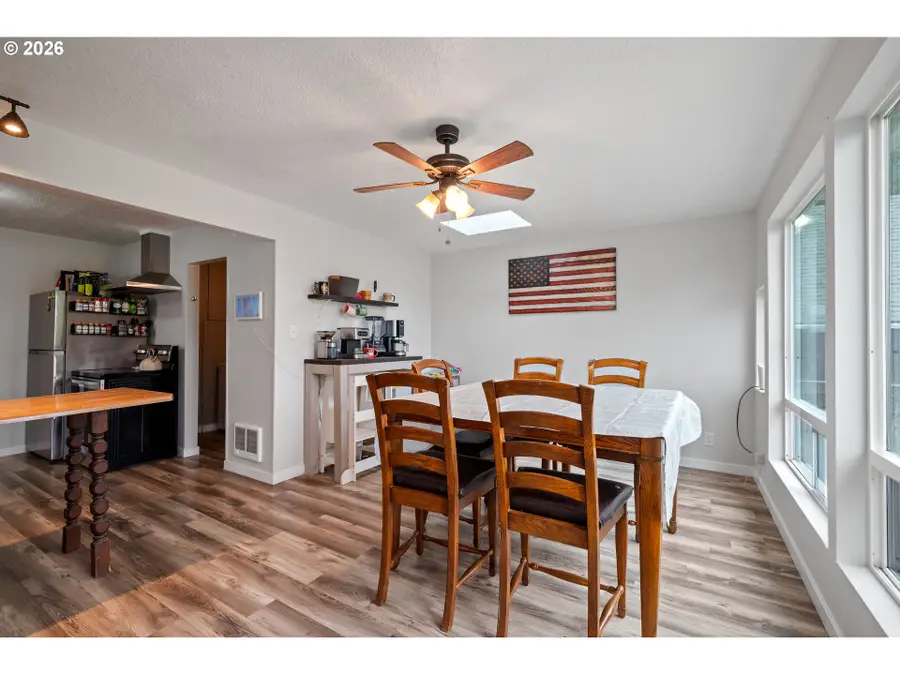 3102 Hemlock St, Longview, WA 98632 - #3