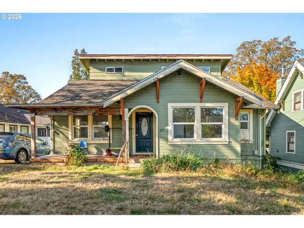 215 N 2nd St, StHelens, OR 97051