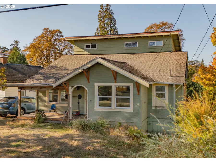 215 N 2nd St, Saint Helens, OR 97051 - #2