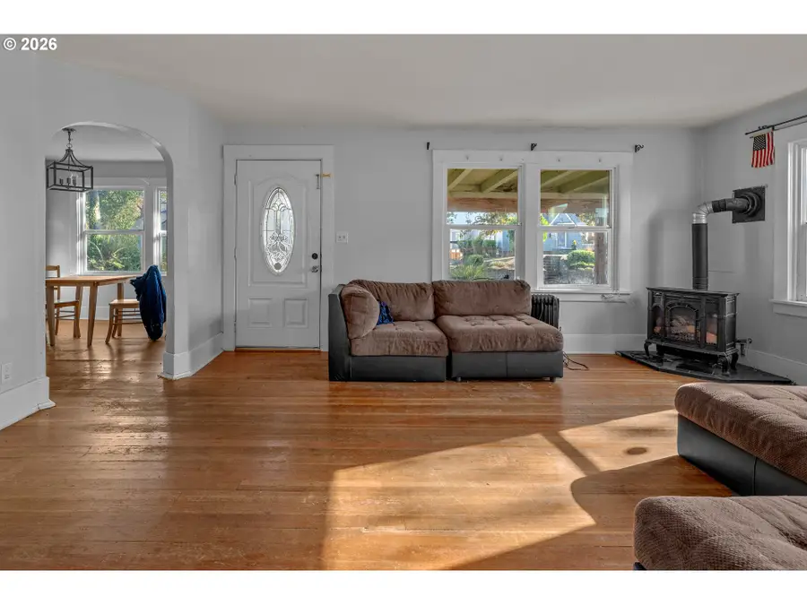 215 N 2nd St, Saint Helens, OR 97051 - #3