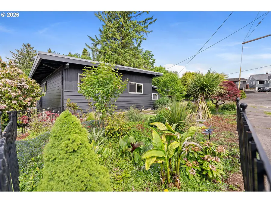 404 Chinook Ave, Astoria, OR 97103 - Image #3