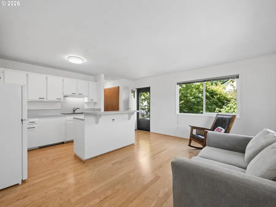 631 N Hayden Bay Dr, Portland, OR 97217 - #2