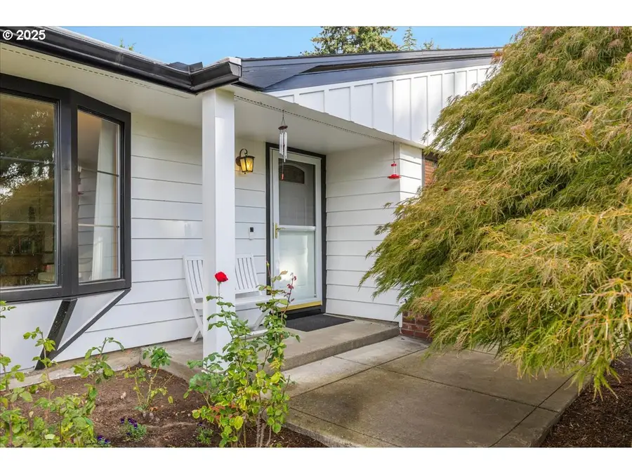 8495 SW Katherine Ln, Portland, OR 97225 - Image #3