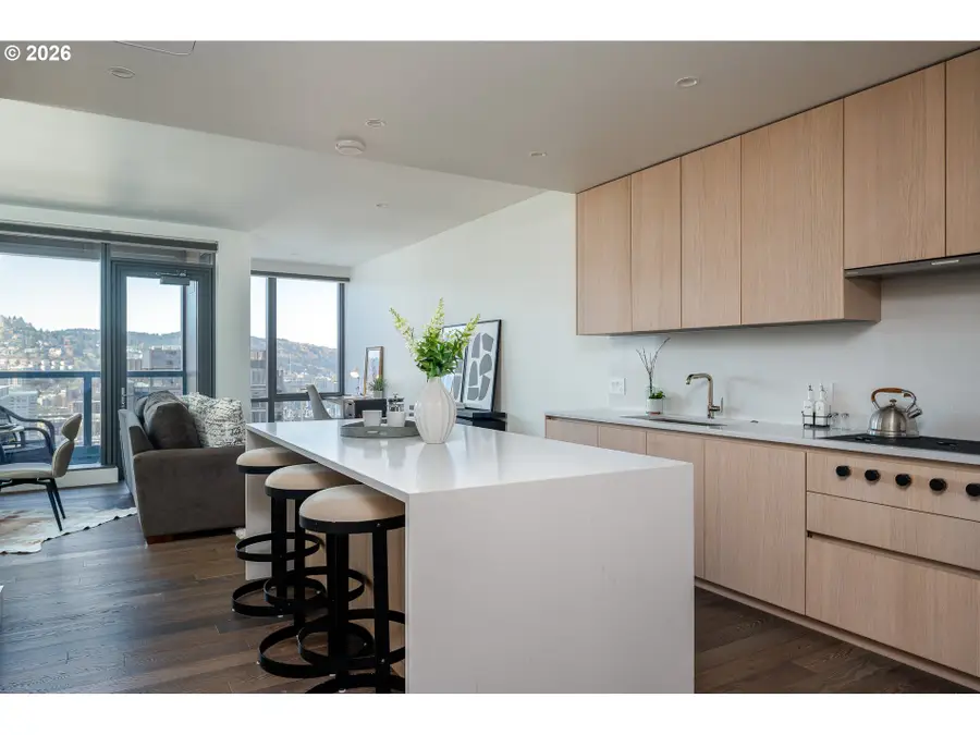550 SW 10th Ave #2303, Portland, OR 97205 - #3