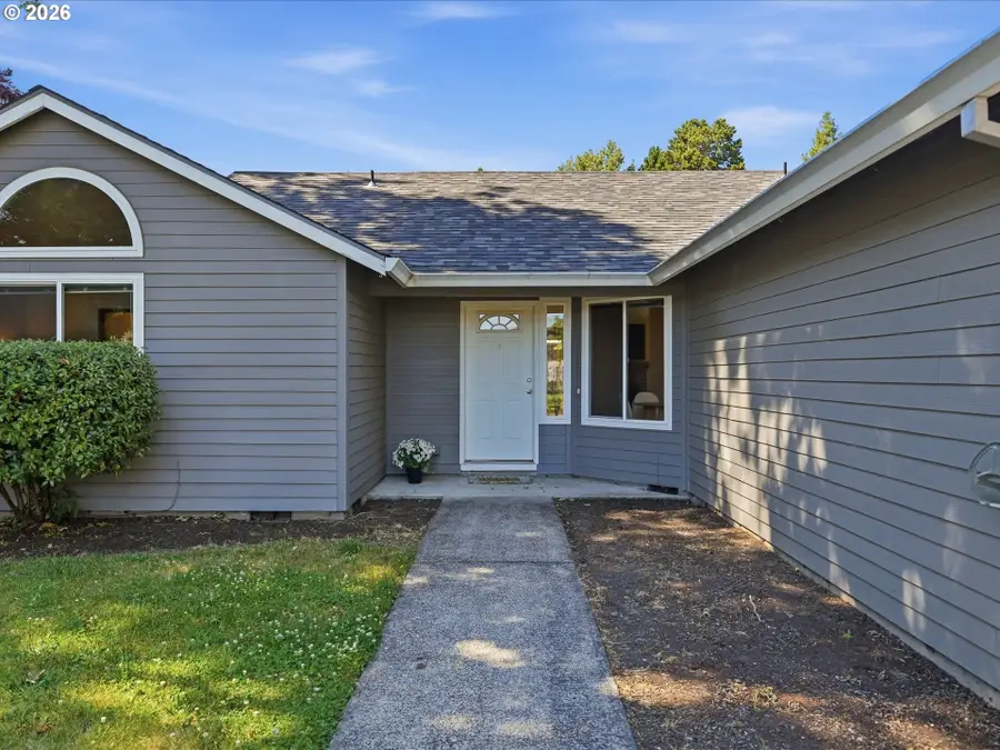 601 E Oxford St, Newberg, OR 97132 - #3