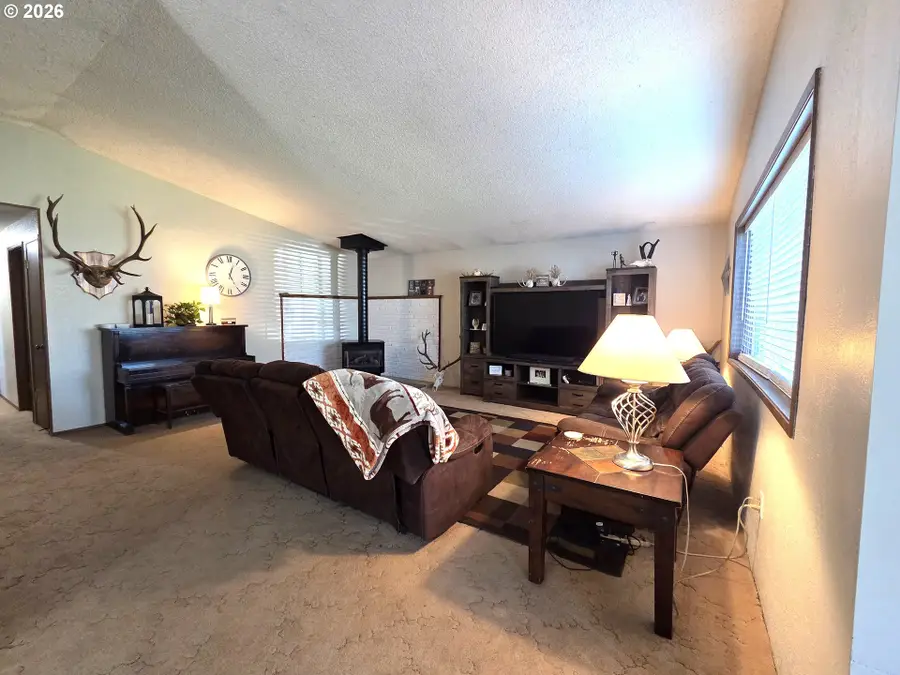 740 N 11th Ave, Elgin, OR 97827 - #2