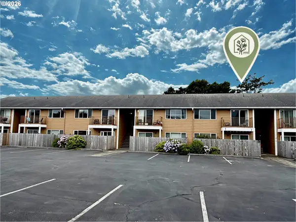 320 Necanicum Dr #10, Seaside, OR 97138