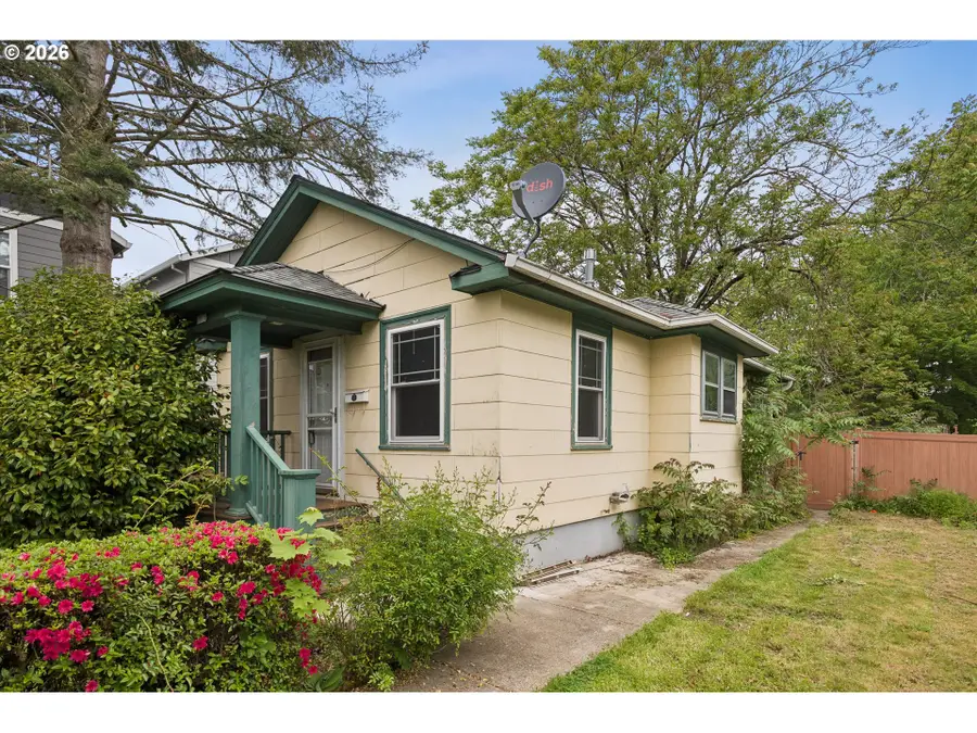 8521 SE Yamhill St, Portland, OR 97216 - #2
