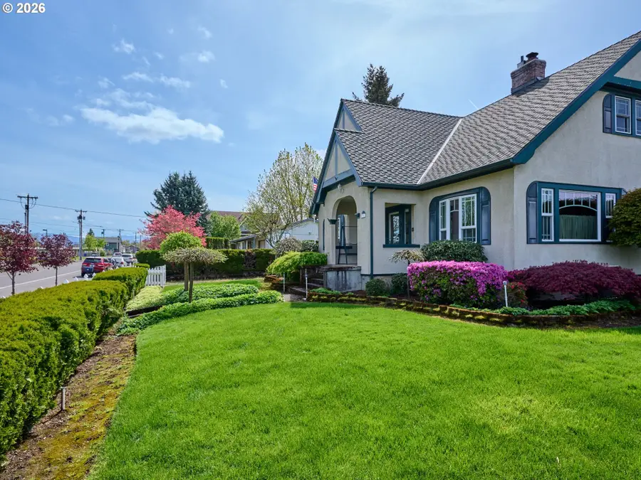 102 E 5th St, Molalla, OR 97038 - #2