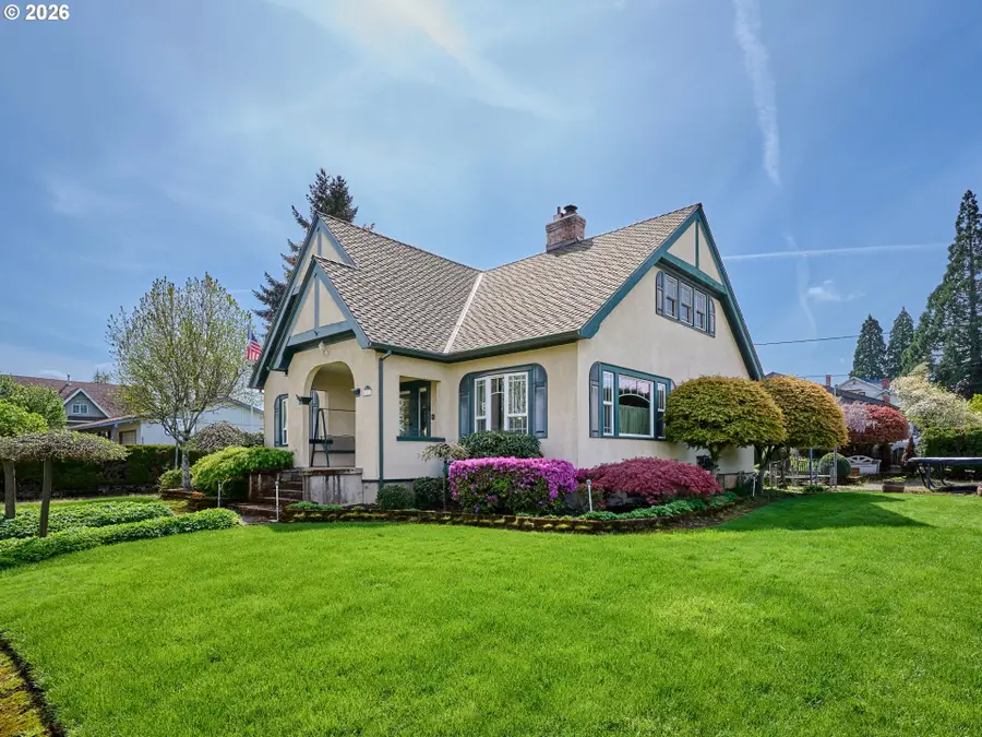 102 E 5th St, Molalla, OR 97038 - #3