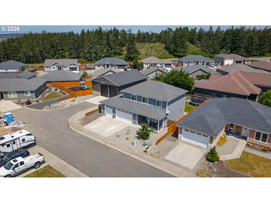 1857 Cabezon Ct, North Bend, OR 97459 - #3