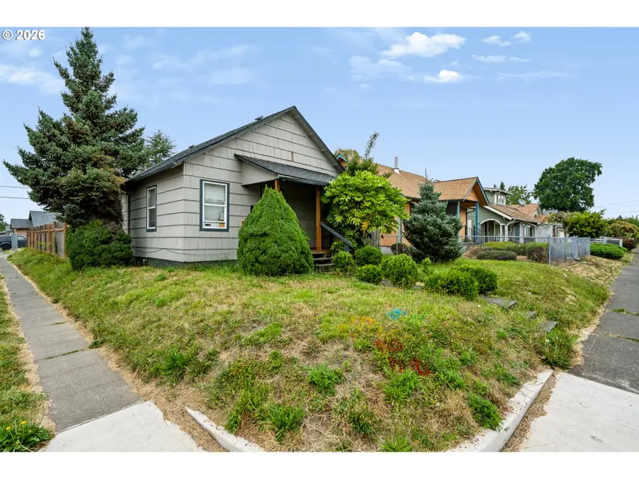303 22nd Ave, Longview, WA 98632 - #2