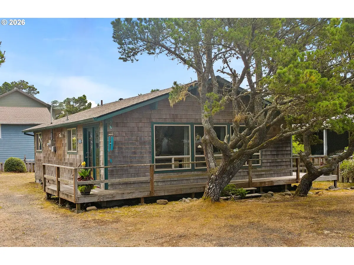 1441 S Columbia St, Seaside, OR 97138 - #1