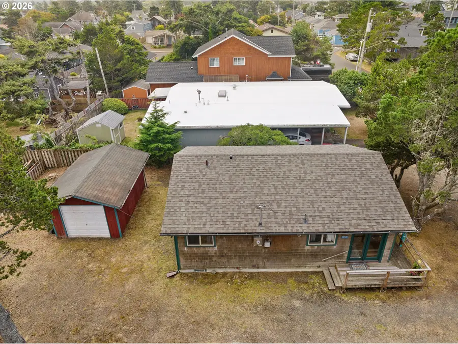 1441 S Columbia St, Seaside, OR 97138 - #3