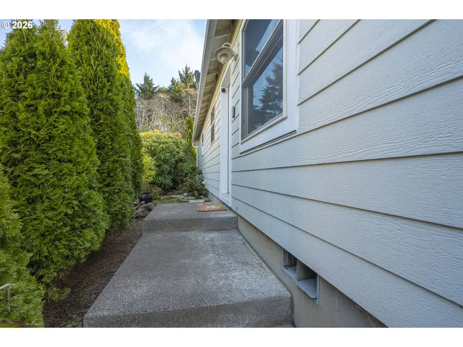 522 SE Neptune Ave, Lincoln City, OR 97367 - Image #3