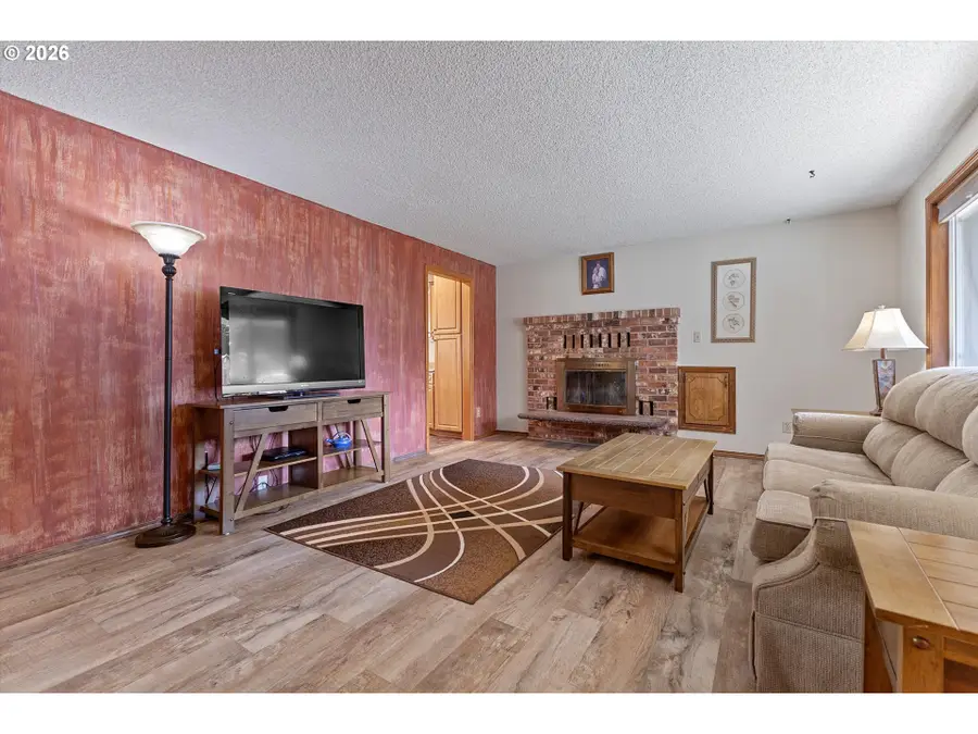 3825 NE 2nd St, Gresham, OR 97030 - #2