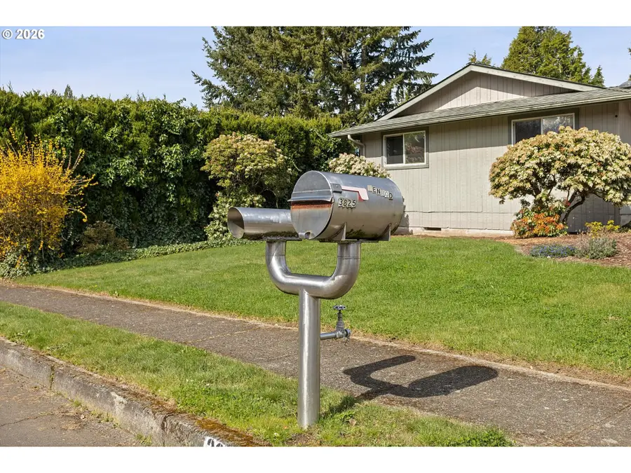 3825 NE 2nd St, Gresham, OR 97030 - #3