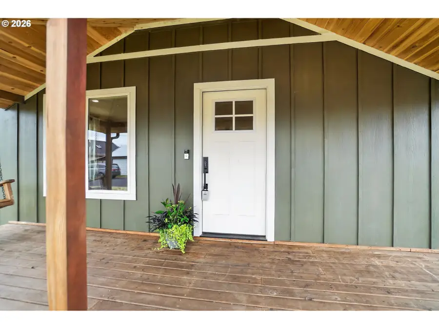 502 E 4th St, Molalla, OR 97038 - #2