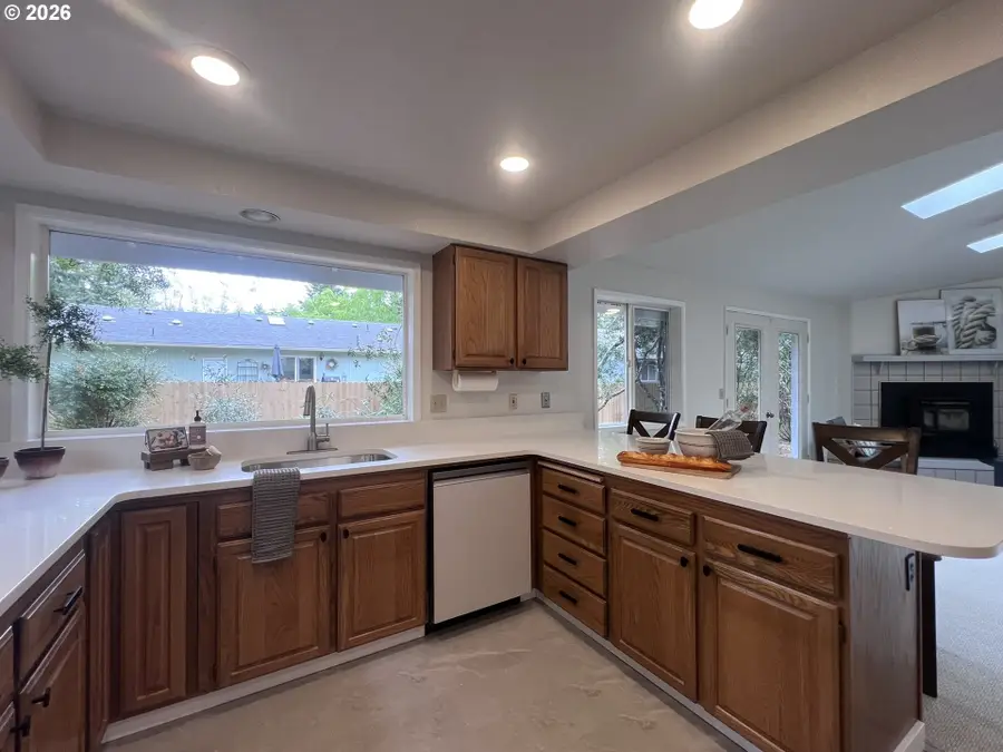 2372 S 22nd Ct, Florence, OR 97439 - #2