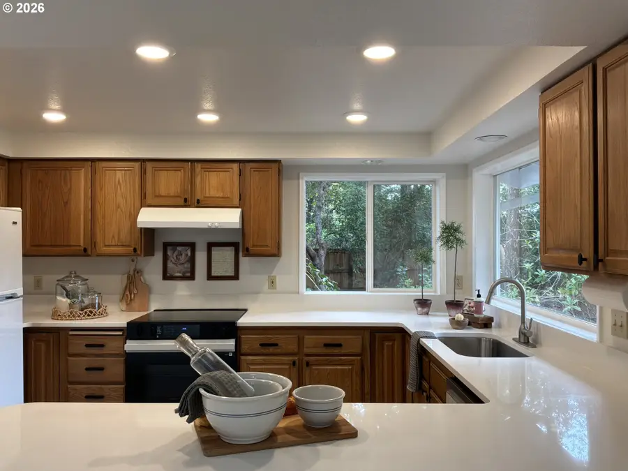 2372 S 22nd Ct, Florence, OR 97439 - #3