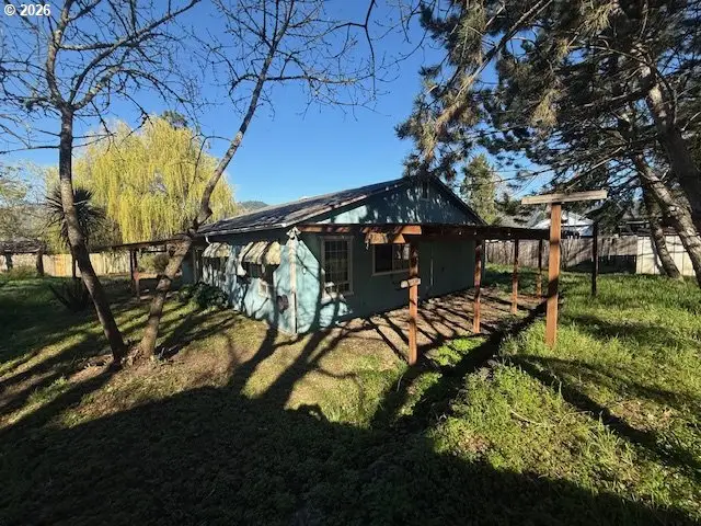 174 Esther Ct, Tri City, OR 97457 - #3