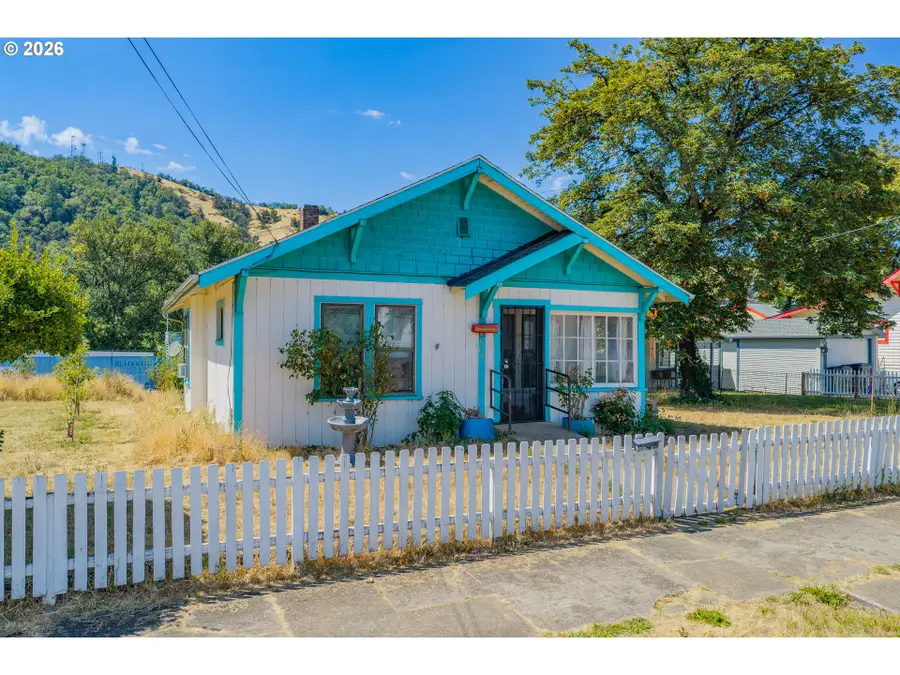 1566 SE Mill St, Roseburg, OR 97470 - #3