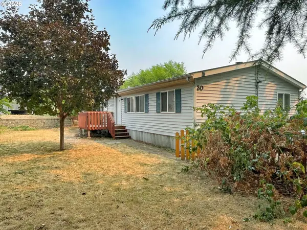 1300 3rd Ave #30, Mosier, OR 97040