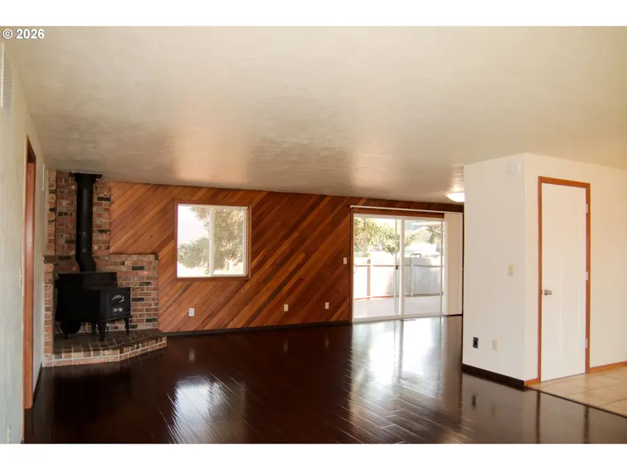 500 Hausman Ave, Brownsville, OR 97327 - #3