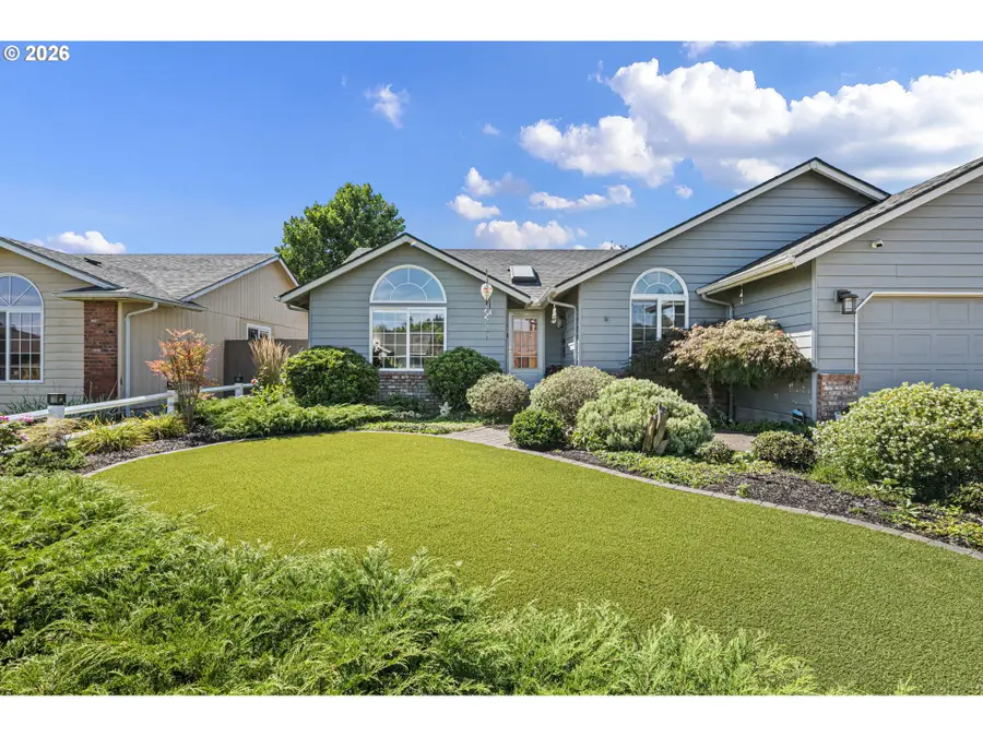 2077 Clark Ave, Cottage Grove, OR 97424 - #2