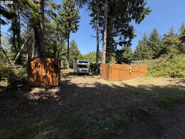 Wyoming St, Yachats, OR 97498