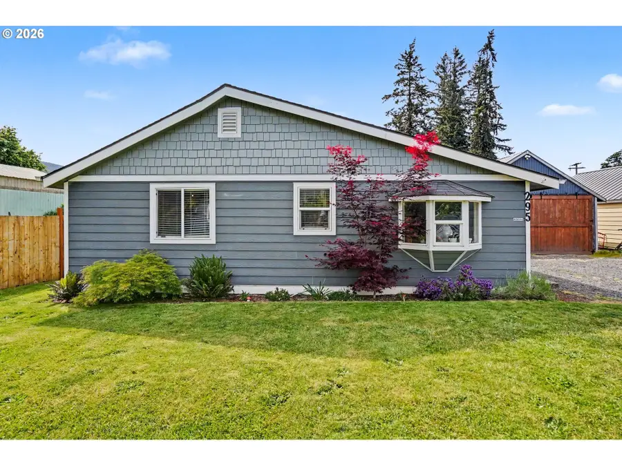 295 10th St, Lyons, OR 97358 - #3
