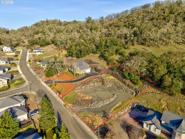 2957 NW Daysha Dr, Roseburg, OR 97471