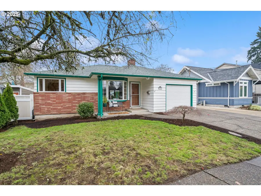 232 W Hereford St, Gladstone, OR 97027 - Image #2