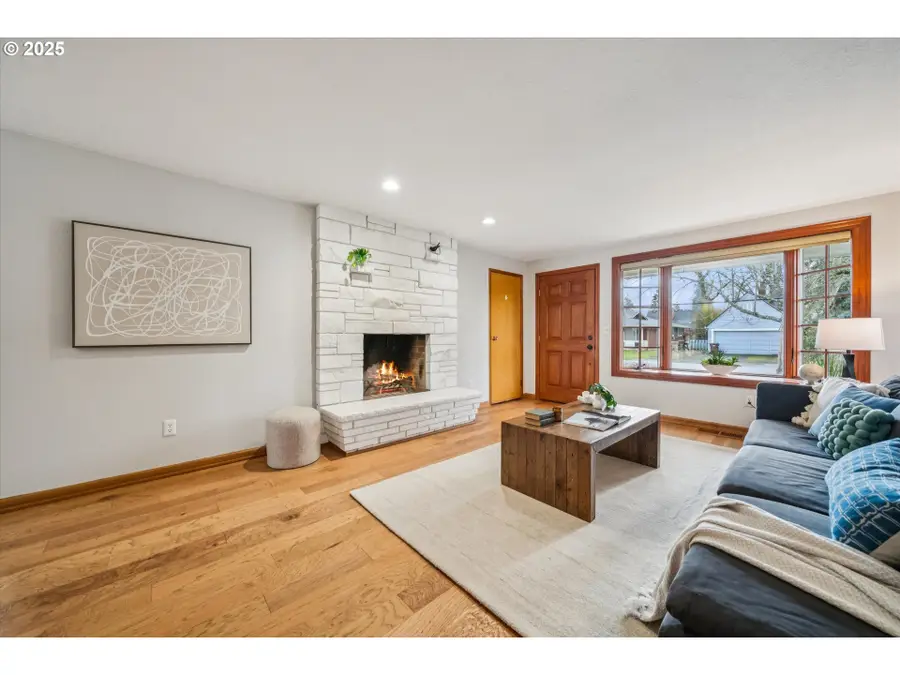 232 W Hereford St, Gladstone, OR 97027 - Image #3