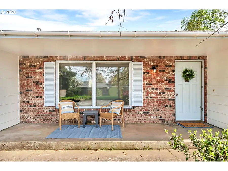 1140 Oak Dr, Junction City, OR 97448 - #3