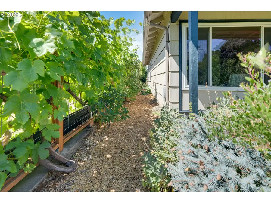 8329 SE Morrison St, Portland, OR 97216 - #3