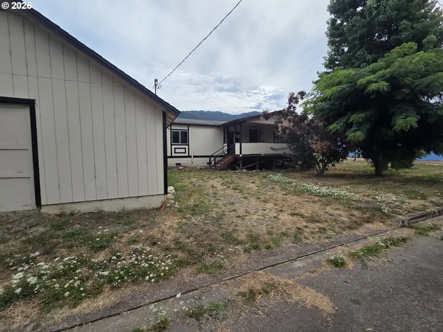 317 Applegate Ave, Drain, OR 97435 - #2