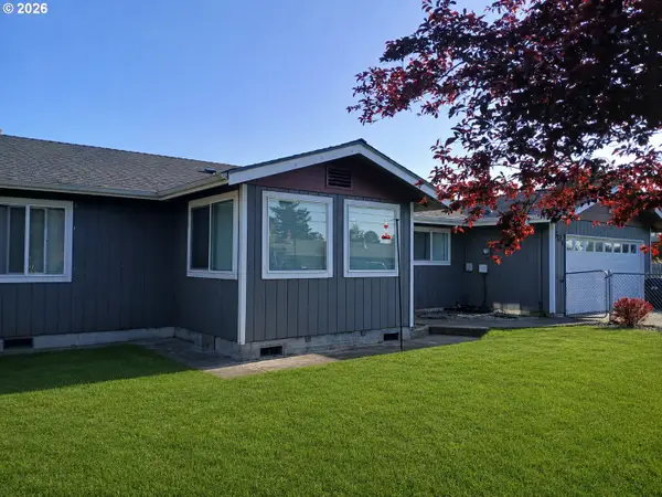 309 S Hazel St, Brookings, OR 97415