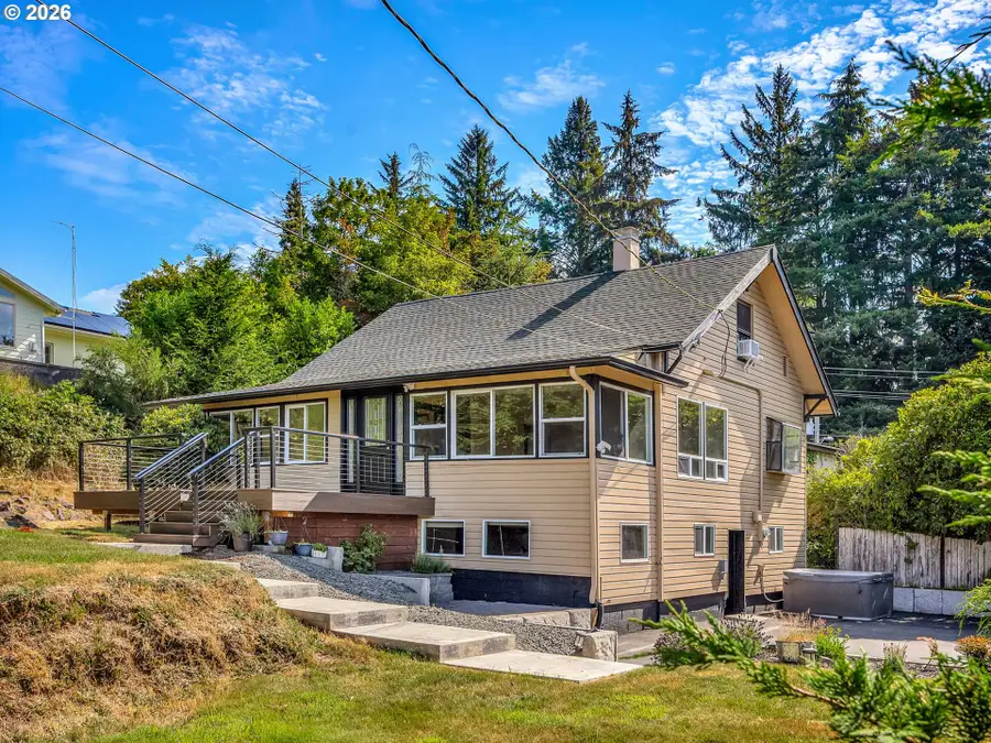 1660 6th St, Astoria, OR 97103 - #2