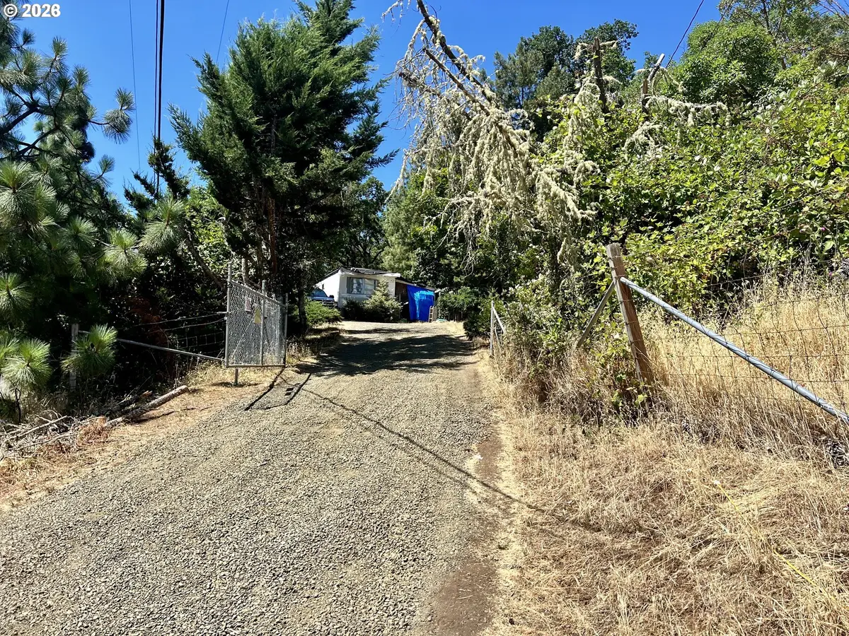 567 Braunda Dr, Roseburg, OR 97471 - #1