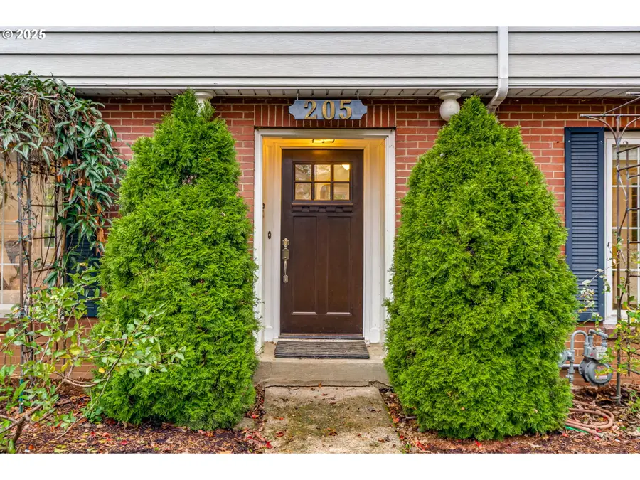 205 NE Billingher Dr, Portland, OR 97220 - Image #2