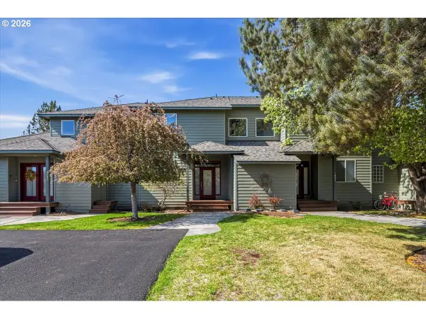 1085 Golden Pheasant Dr, Redmond, OR 97756