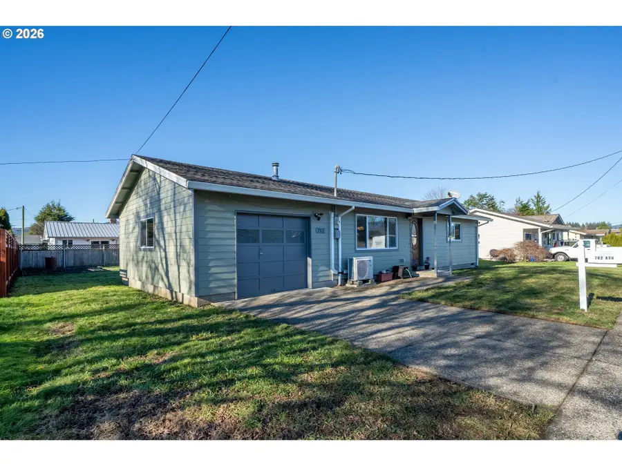 702 Ash Ave, Tillamook, OR 97141 - Image #2