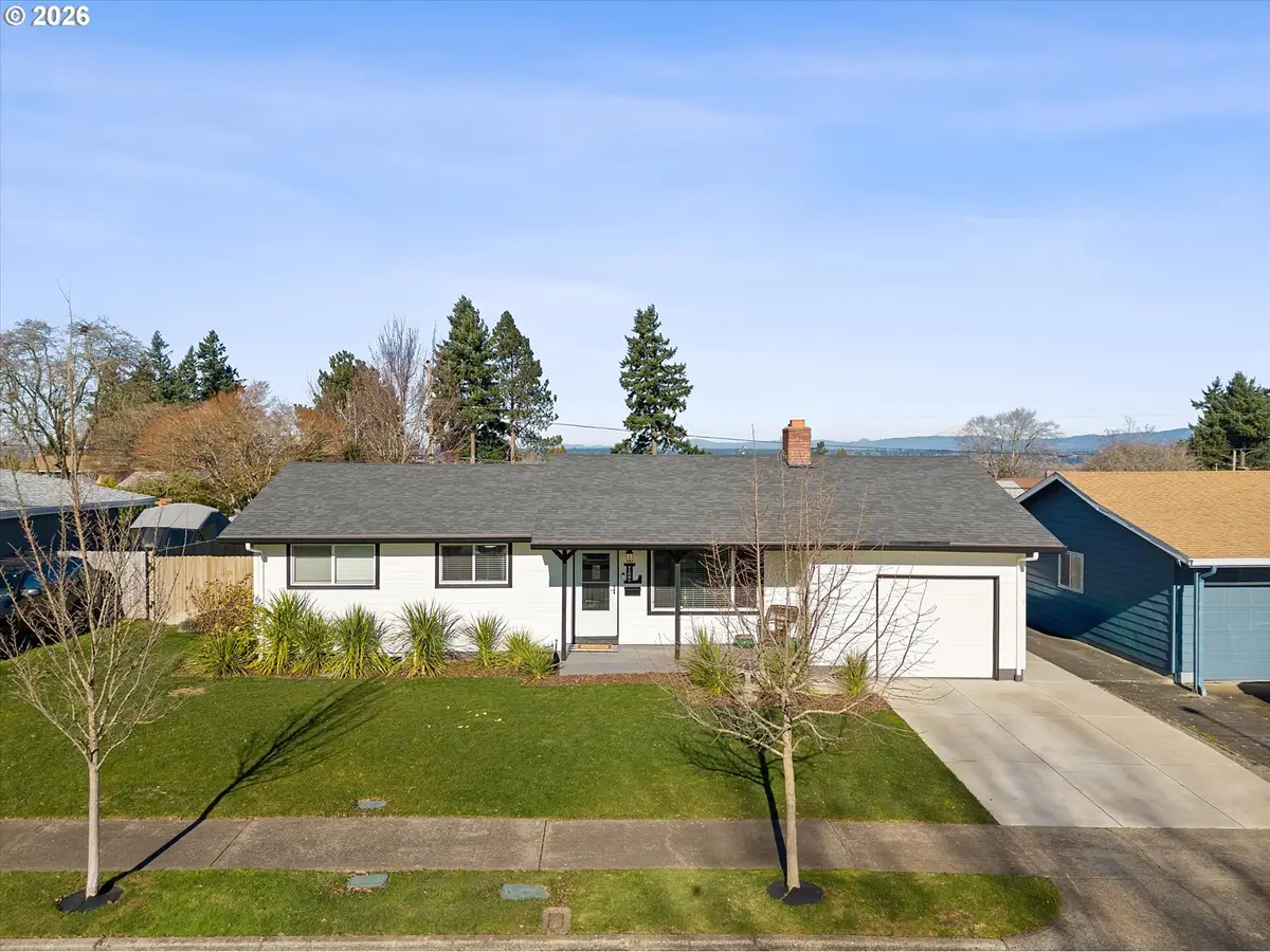 11821 NE Siskiyou St, Portland, OR 97220 - Image #1