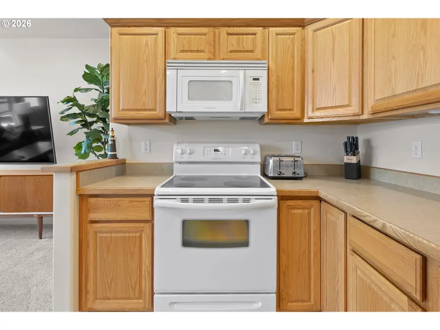 1011 10th St, Florence, OR 97439 - #3